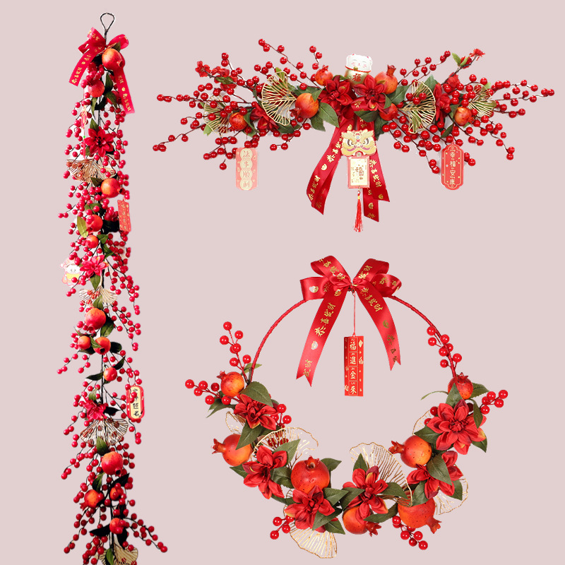 When moving into a new home, decorate with simulated pomegranates, celebrate the New Year, hang the main entrance, and decorate the living room for the New Year details Picture