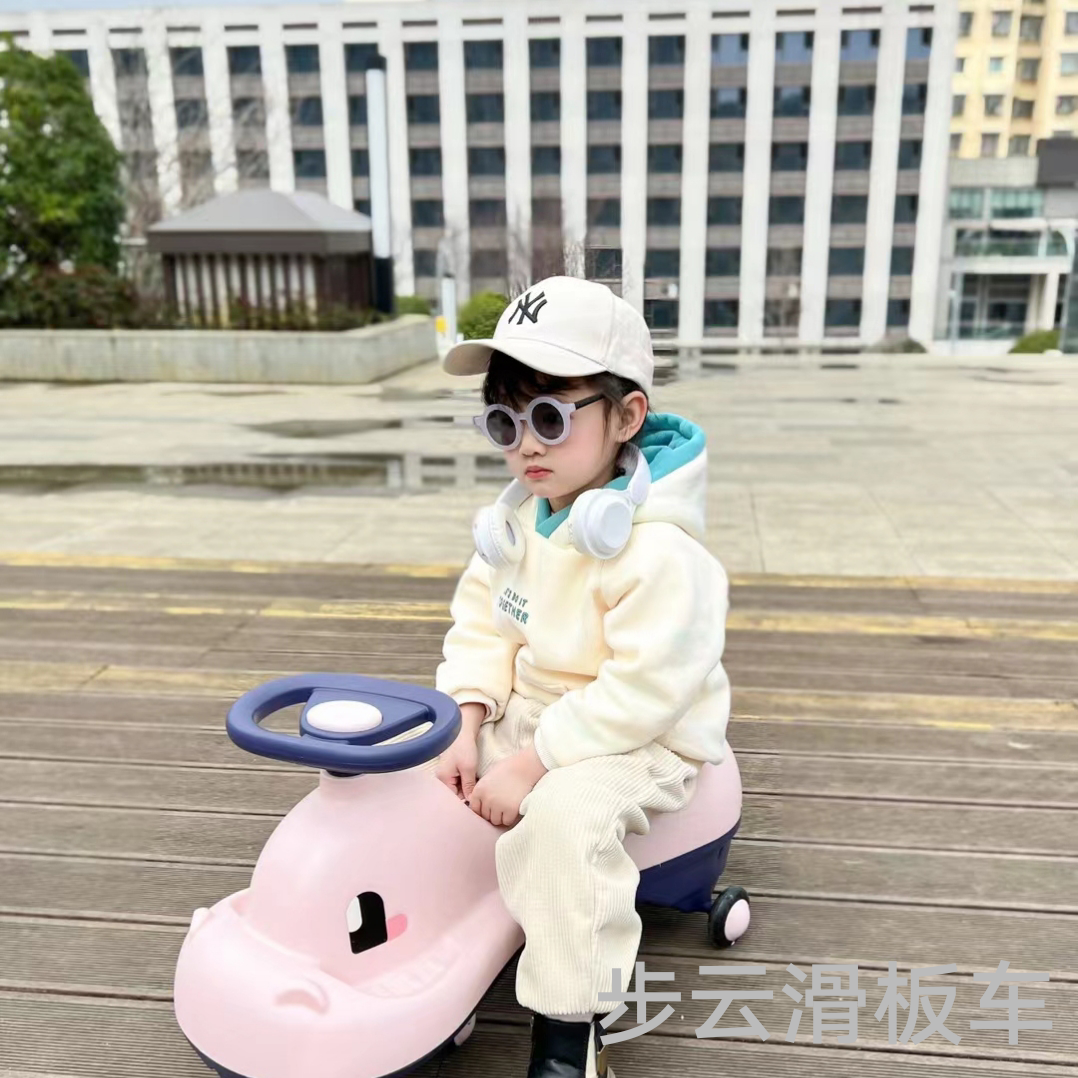 The new children's twist car, swing car, baby walk car, stroller with music wheels, light and silent wheels Application Scenario