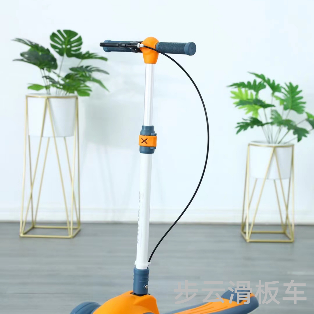 Children's large scooters with brakes, large wheels, front and rear wheels, searchlights, and one-click folding Application Scenario