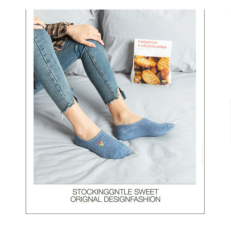 New Japanese-style embroidered cartoon invisible socks for women with a retro style, spring and summer silicone anti-slip cotton embroidered boat socks pic 13