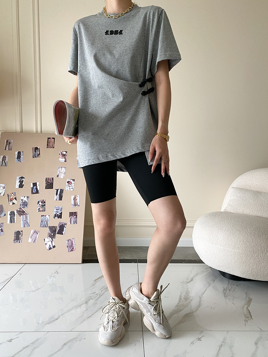Sinan guoji plato hebilla bifón caída hombro manga camiseta mujer moda cool sentido de diseño verano 2022 nuevo SN1425 pic 27
