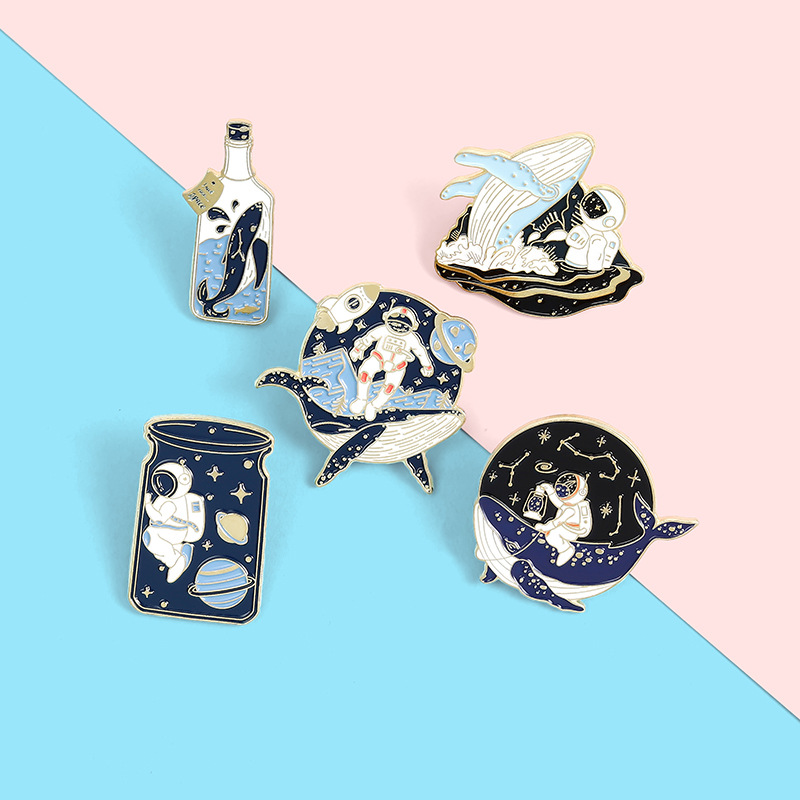 外贸热销卡通胸针个性精致酷盖鲸鱼宇航员系列漂流瓶造型胸针徽章详情6