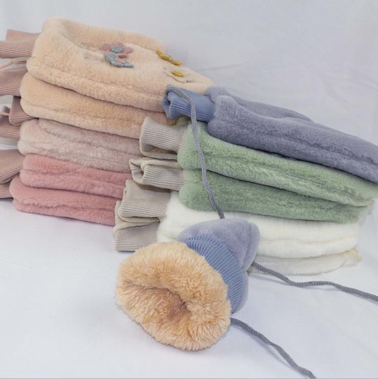 Korean cute and warm gloves with a girlish heart, Instagram-style fleece little flower finger gloves, windproof and cold-proof full coverage gloves pic 2