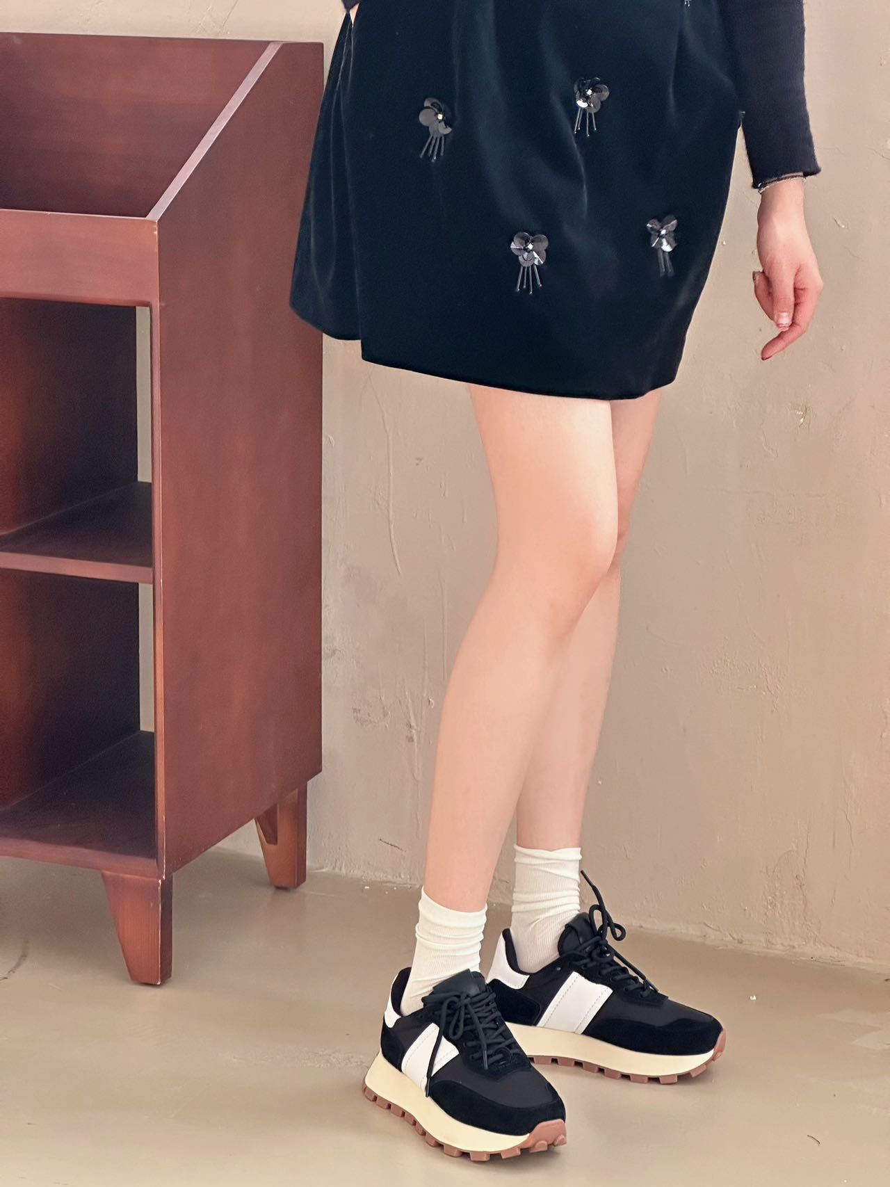 欧洲站2024春季新款时尚休闲百搭真皮复古厚底拼色系带运动鞋详情24