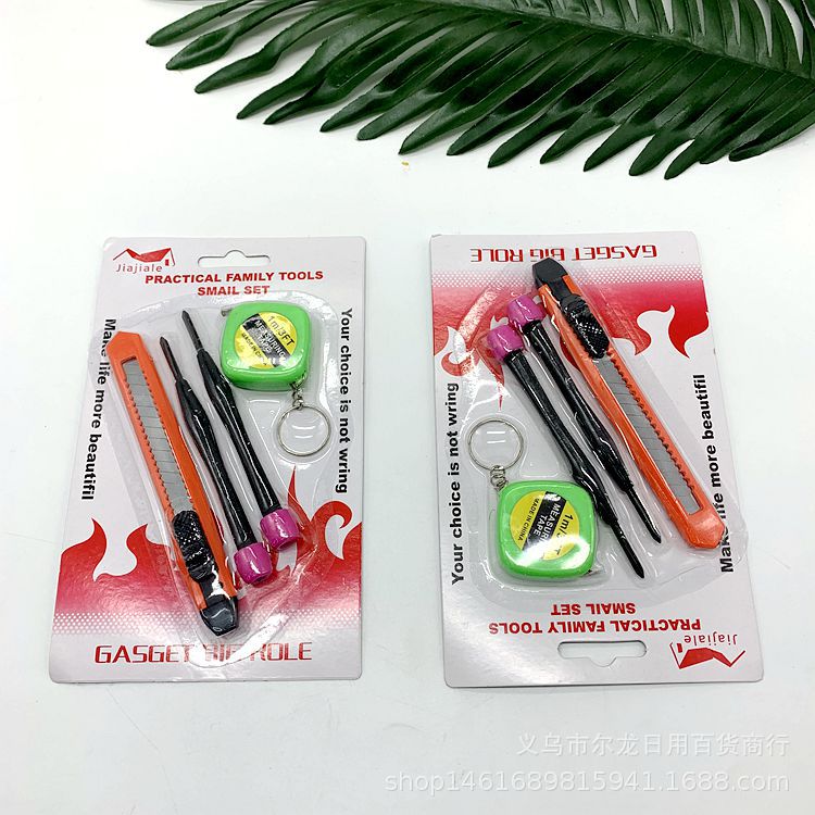 A practical set of utility knives, tape measures and computer pens, as well as a card suction tool set, is a hot-selling item in a two-yuan store pic 2
