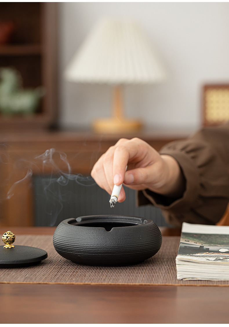 创意大烟灰缸家用陶瓷漏斗防飞灰带盖办公室烟缸客厅防风雕刻LOGO详情11