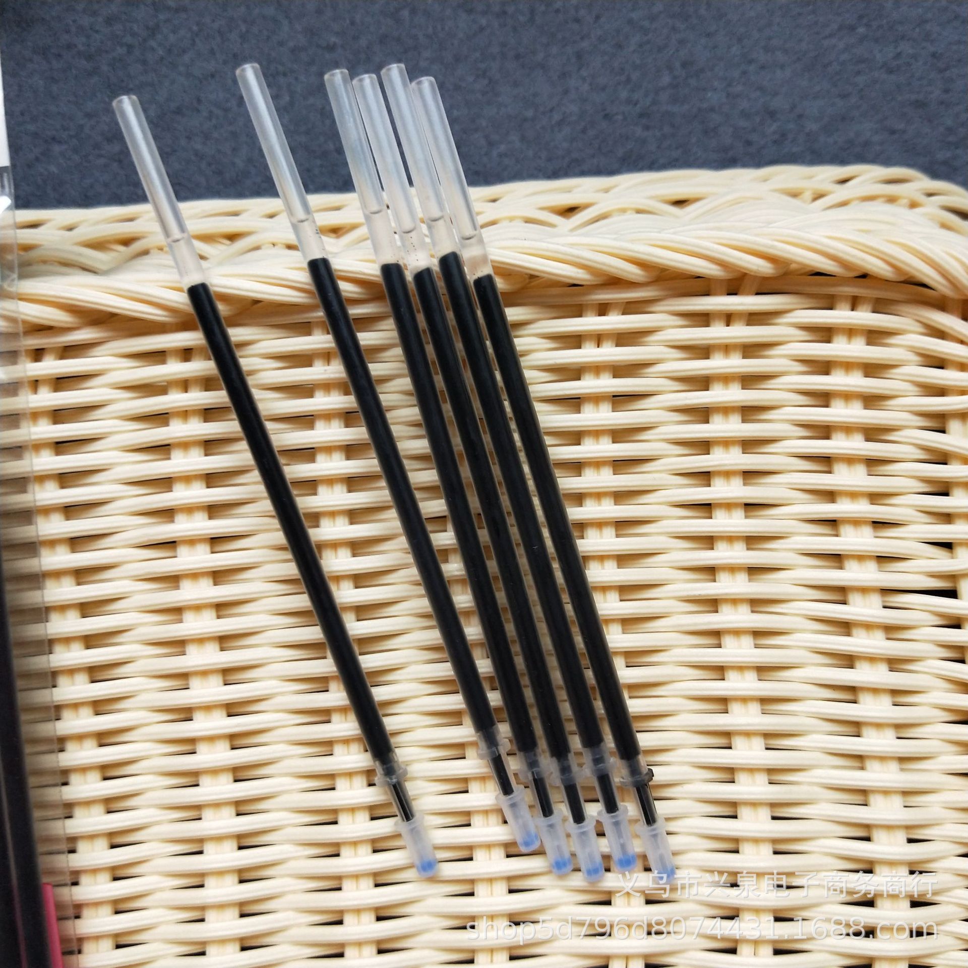 8 refills of neutral pen refills, 0.5 neutral pen refills as gifts and promotional items, wholesale products from a one-yuan store pic 1