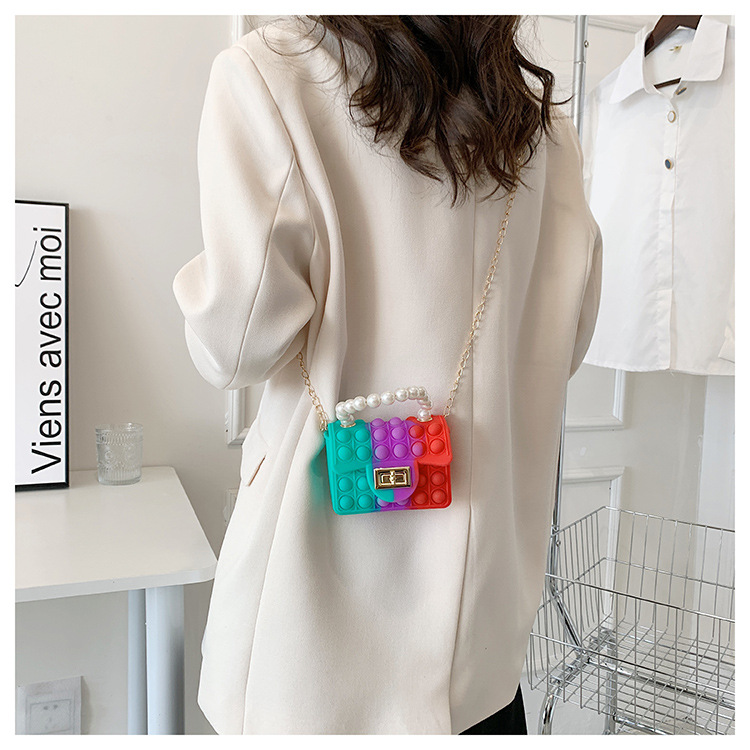 A new silicone bag for women in spring 2022, a trendy and avant-garde rat-killing pearl chain small square bag pic 21