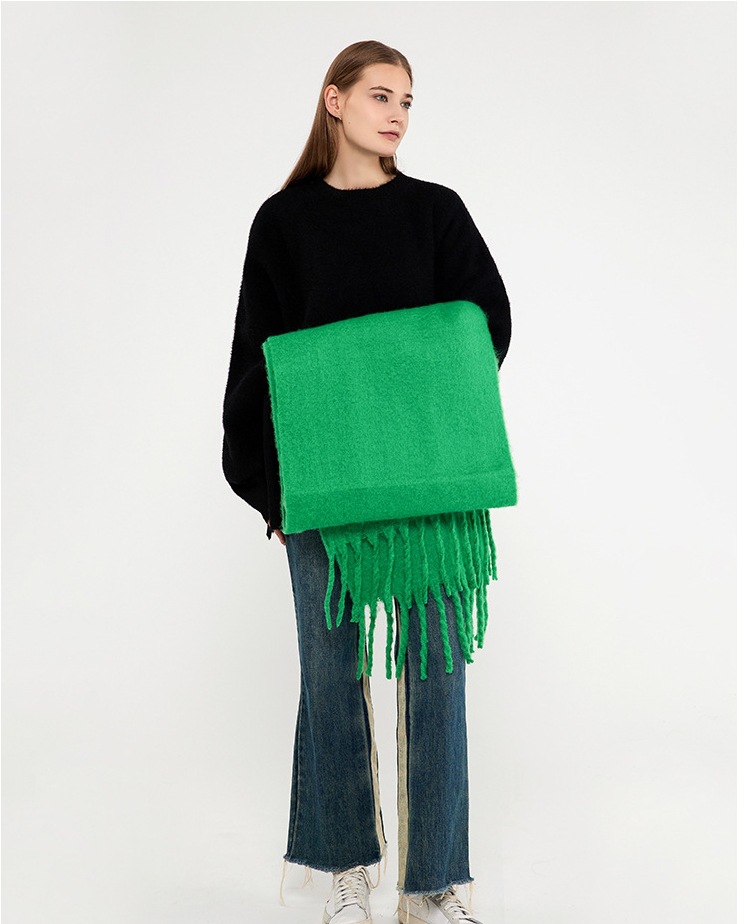 The 2024 new style scarf features solid mohair and winter macarons with thick tassels, providing warmth for ladies in autumn, winter and Christmas pic 9