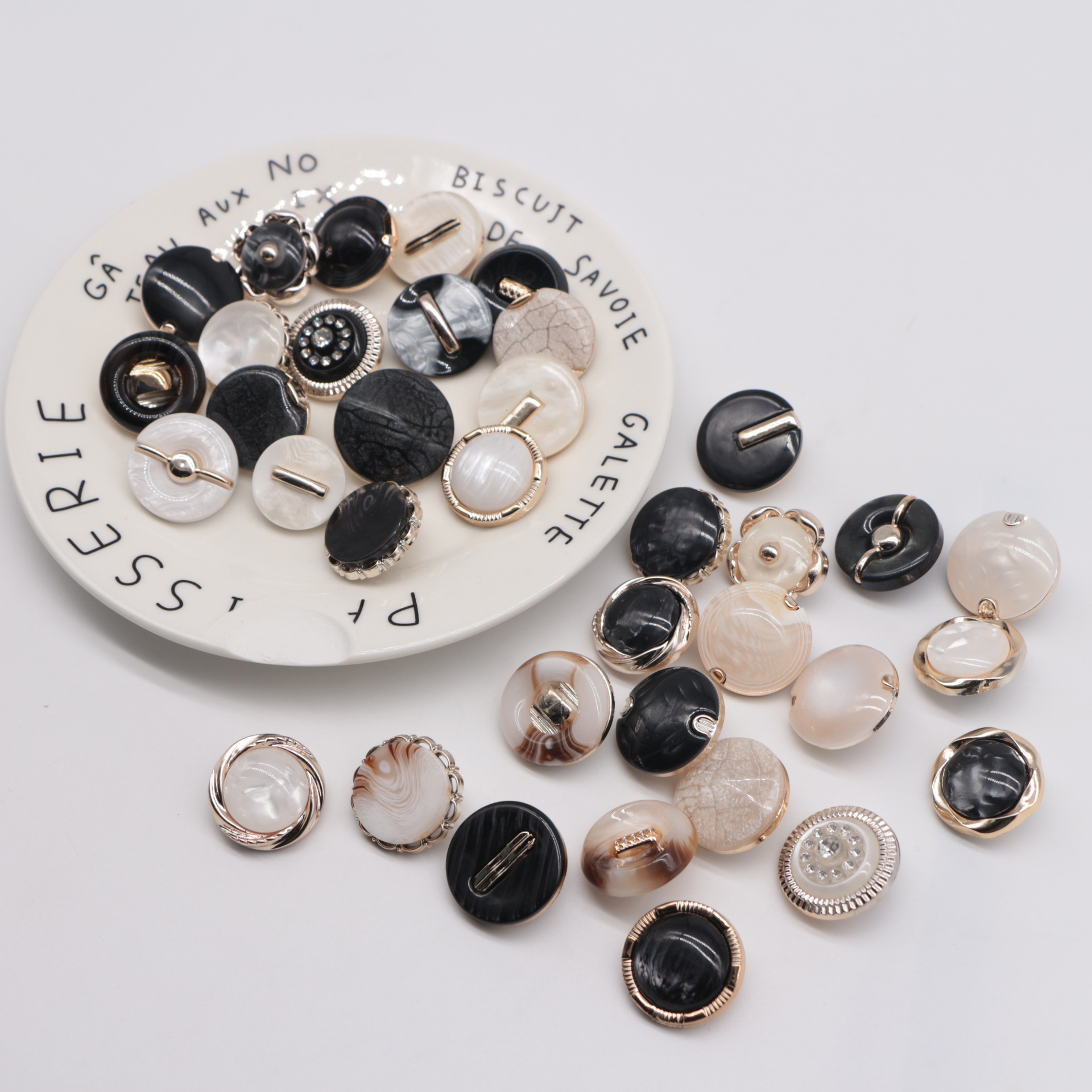 塑料电镀沙金树脂花纹时装新款不规则高脚风衣西装装饰详情3