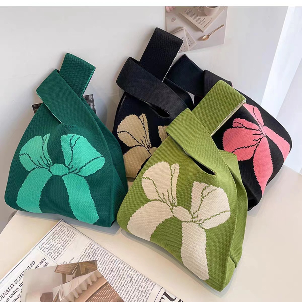 Bolso de panda lindo mujer de lana de punto bolsa de cubo versión japonesa y coreana 100 bolsos casuales bolsa de tote box lunch bag pic 27
