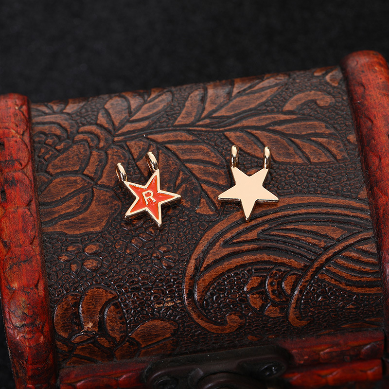 The 2021 new retro alloy five-pointed star pendant accessory necklace pendant is an elegant and stylish accessory pic 5