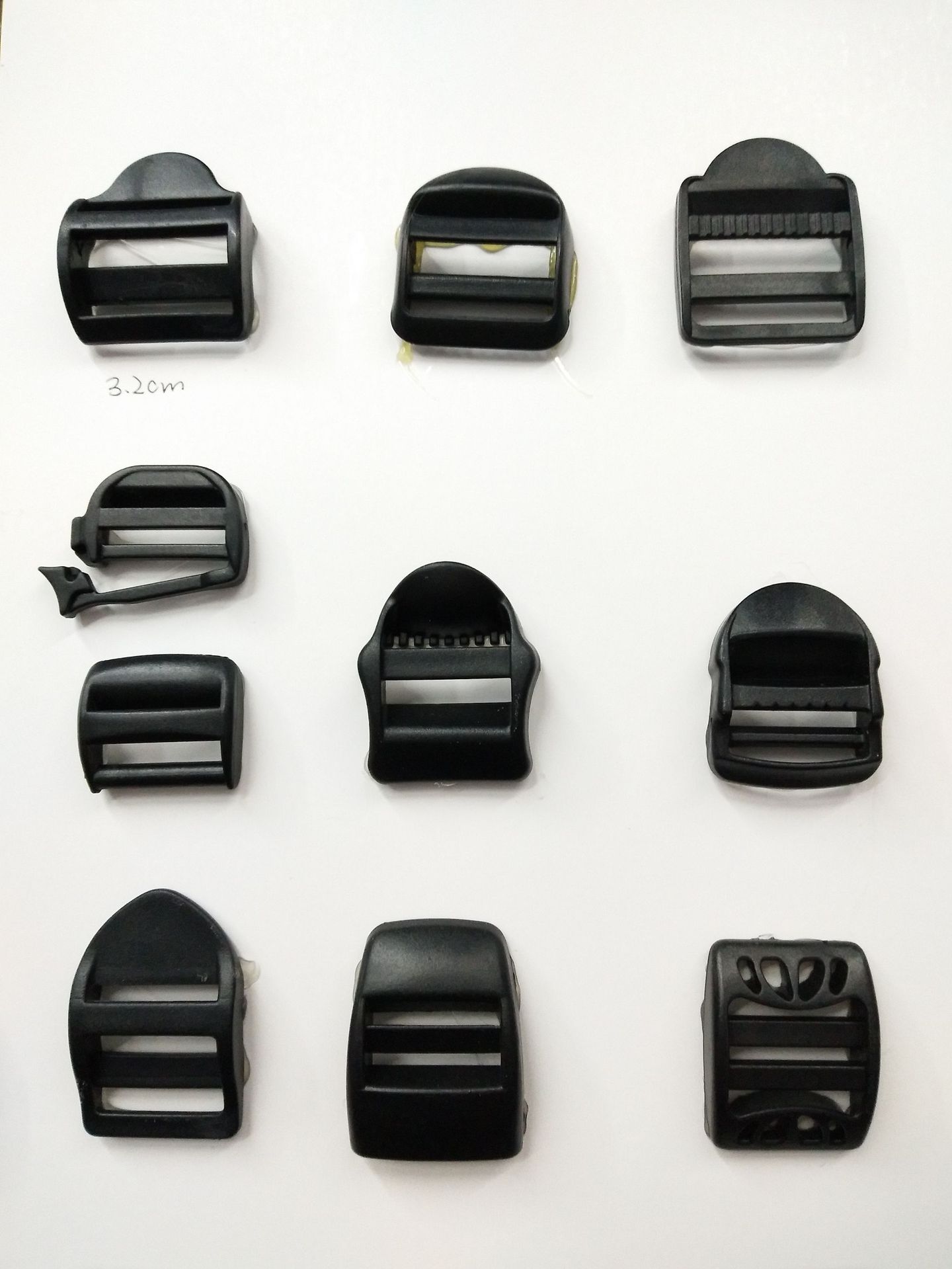 We offer a wide range of plastic adjustable buckles, webbing buckles, ladder buckles, and mouth buckles at low prices in stock. Our factory wholesals various types of buckles pic 25