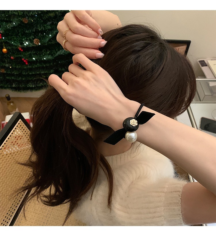 This is a new 2023 stylish and high-end leather band hair accessory for women with a touch of elegance and sophistication pic 7