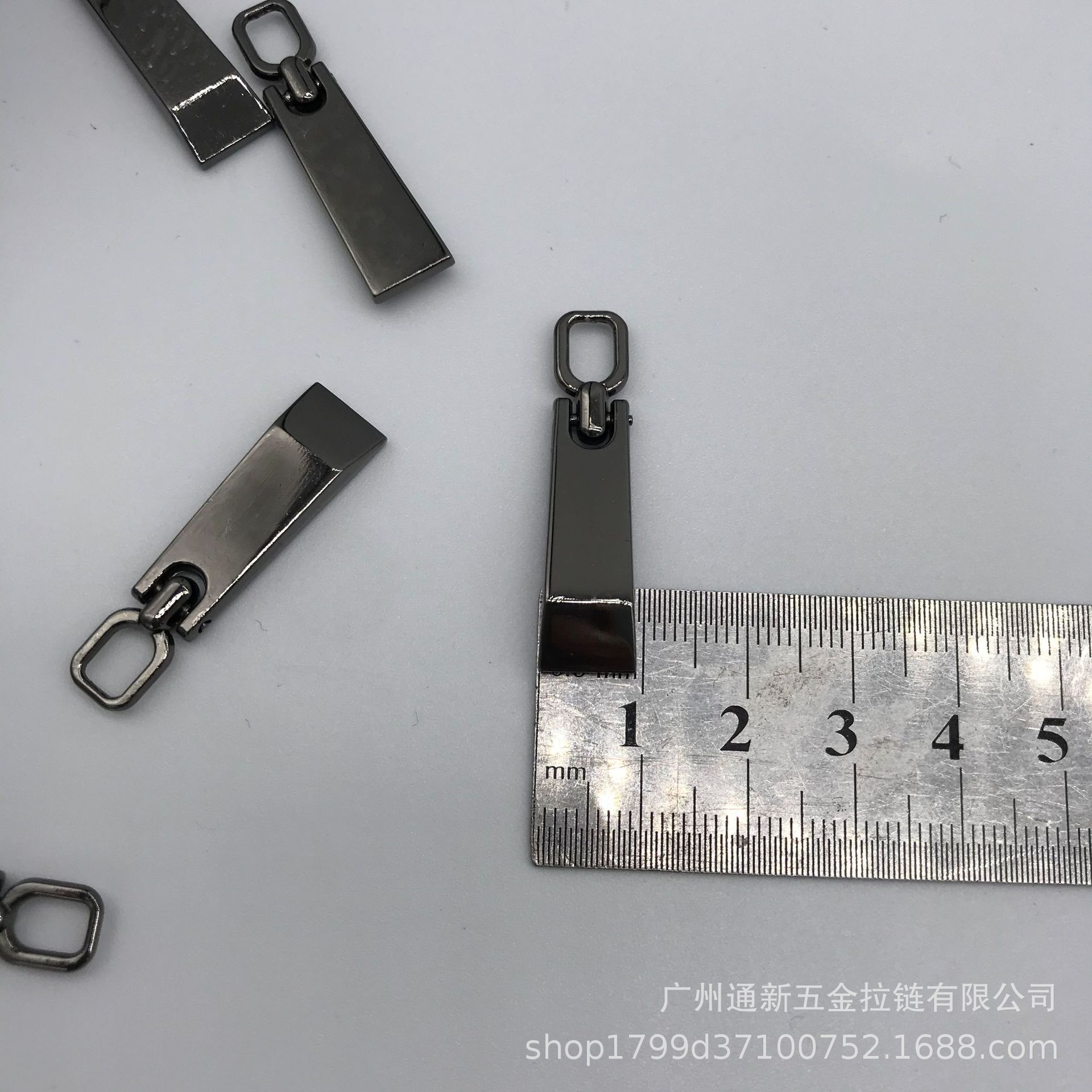 Wholesale of 3#, 5#, 8# metal zipper zippers in stock, high-quality electroplated alloy gun-colored movable zipper plates for luggage tags pic 9