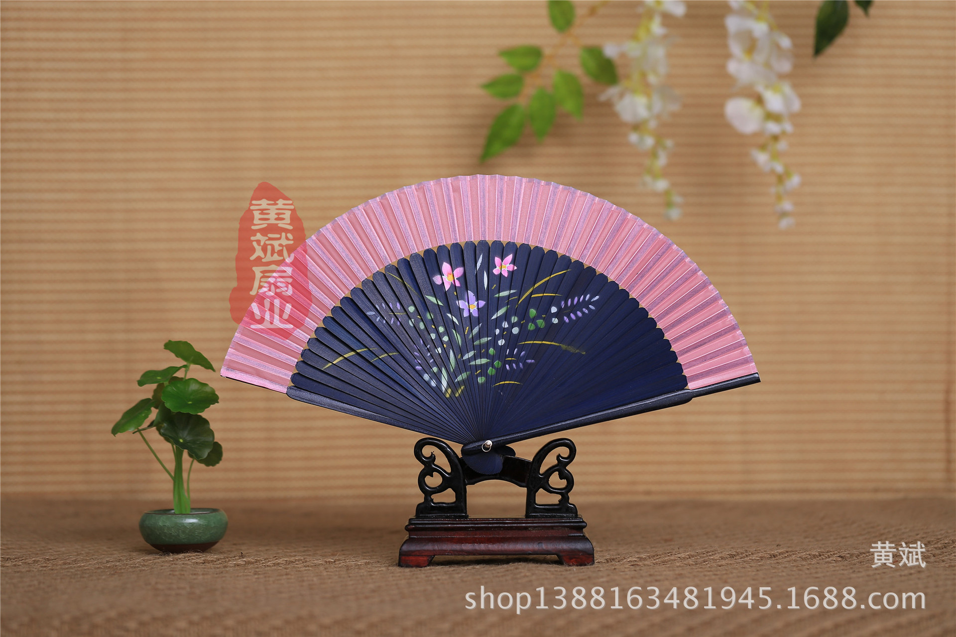 头青喷绘扇  多款花鸟 美女图 高档女扇 珠光柄喷绘丝绸扇子 折扇详情11