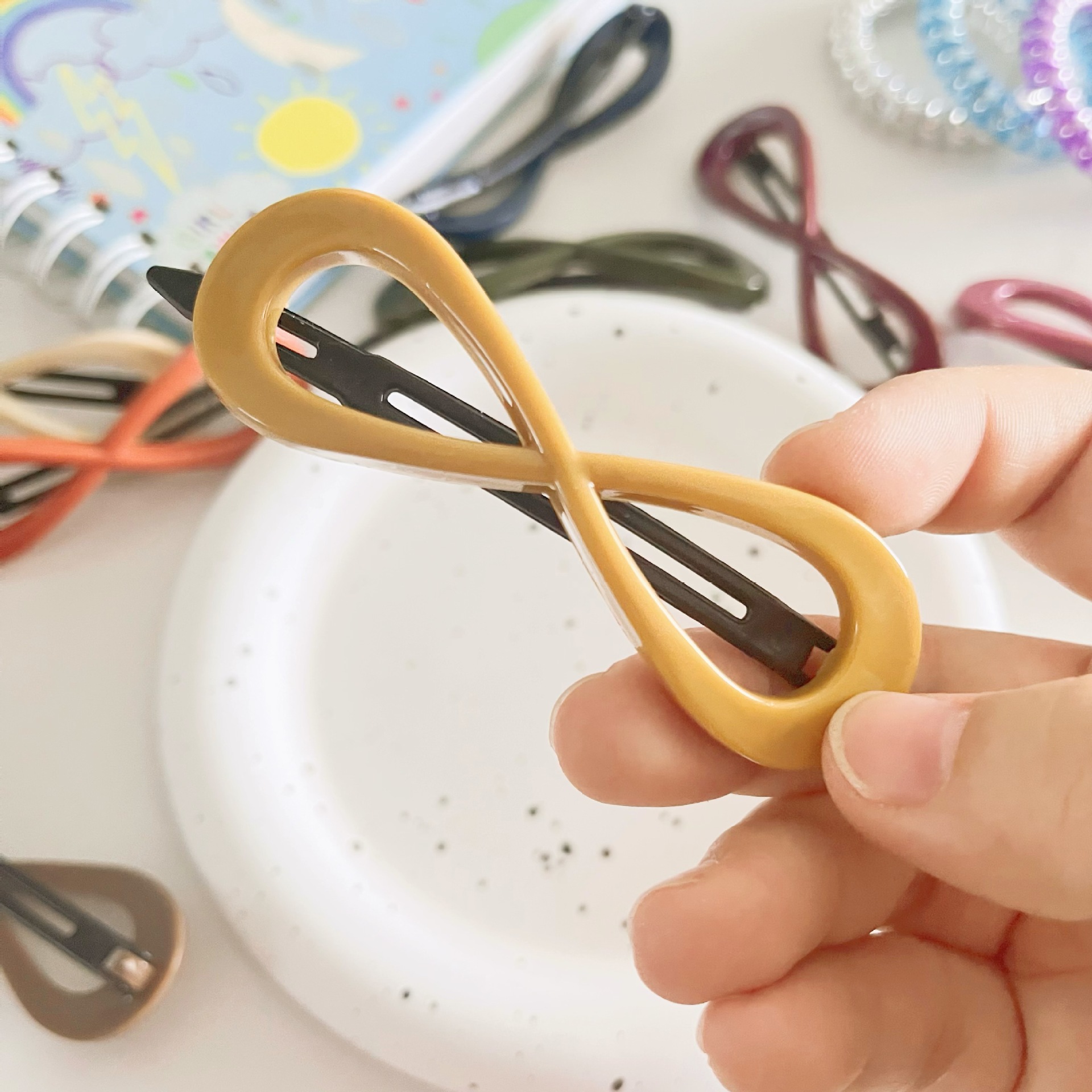 The same style of top clip in Dongdaemun, South Korea, colorful one-piece clip, ins Hyuna frog clip, versatile girl bangs hair clip pic 6