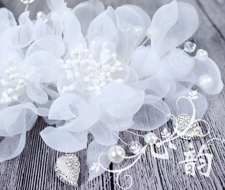 Xinyun Japanese and Korean bride headwear, handcrafted silk gauze white flower hair clips, studio wedding dress headwear accessories in stock pic 16