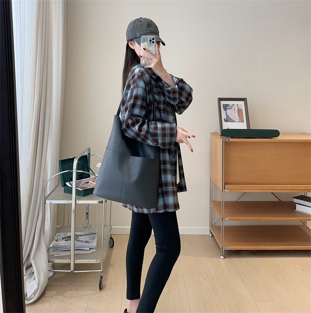 A retro, fashionable, loose and slimming mid-length brushed checked shirt for women in spring, new F090225 pic 13