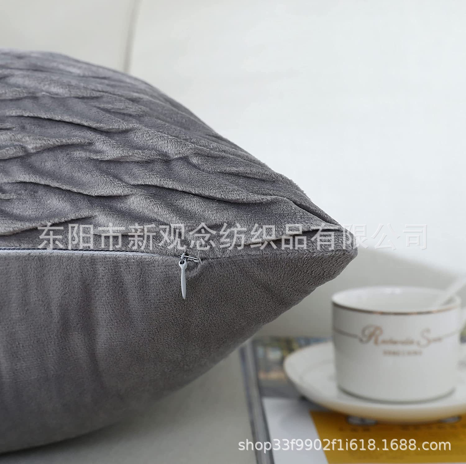 Wholesale of simple and light luxury geometric cut flower pillowcases, velvet cushion covers, Dutch fleece geometric twist cushion covers pic 20