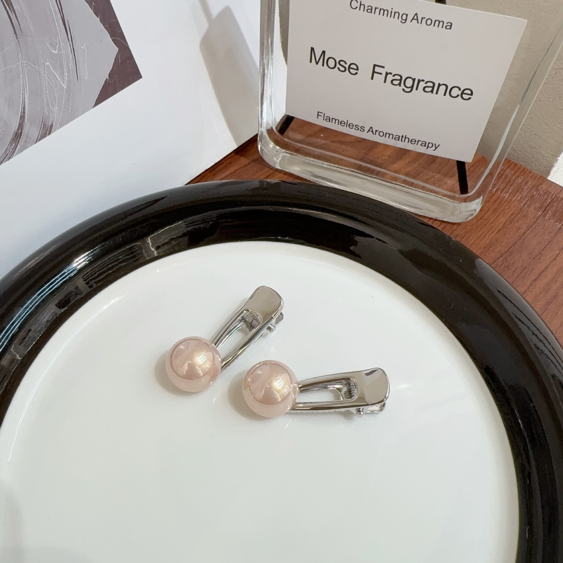 High-gloss pearl InS-style alloy hairpin for Spring 2024, new side bangs princess forehead hairpin pic 14