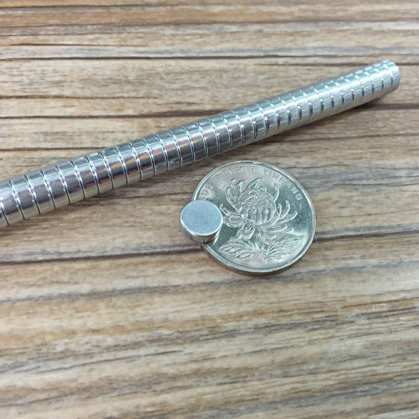 N42性能圆形7*3毫米钕铁硼 强磁磁铁 包装盒箱包磁钢 吸铁石磁铁详情1