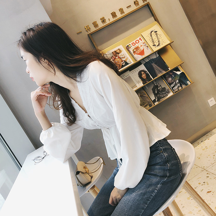 The new summer and autumn collection of the super popular Instagram fairy white lantern sleeve retro court shirt and V-neck chiffon top for women pic 7