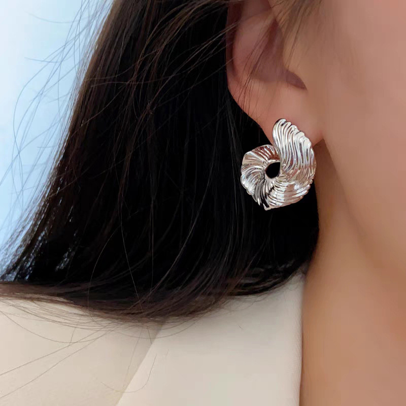明星同款欧美时尚夸张不规则抽象冷淡风小众个性设计感耳钉批发详情4