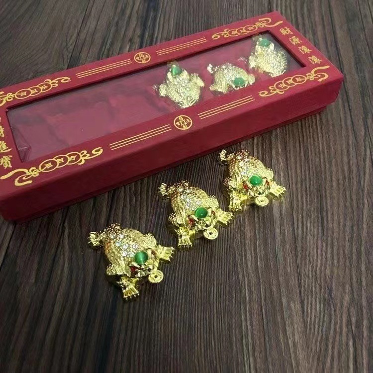 Small PI Xiu, golden toad, wealth-attracting alloy accessories, desktop feng shui ornaments, water diamonds pic 2