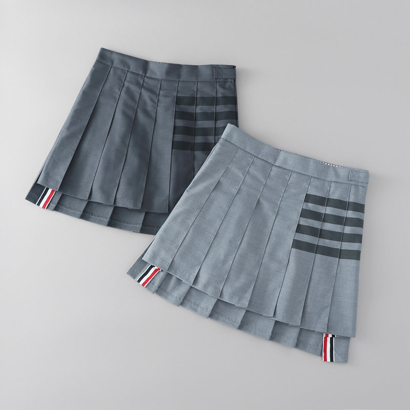 The new TB college style four-bar high-waisted pleated skirt in the summer of 2019 in Europe and America is A bestseller. The A-line skirt is short in the front and long in the back to prevent exposure pic 8