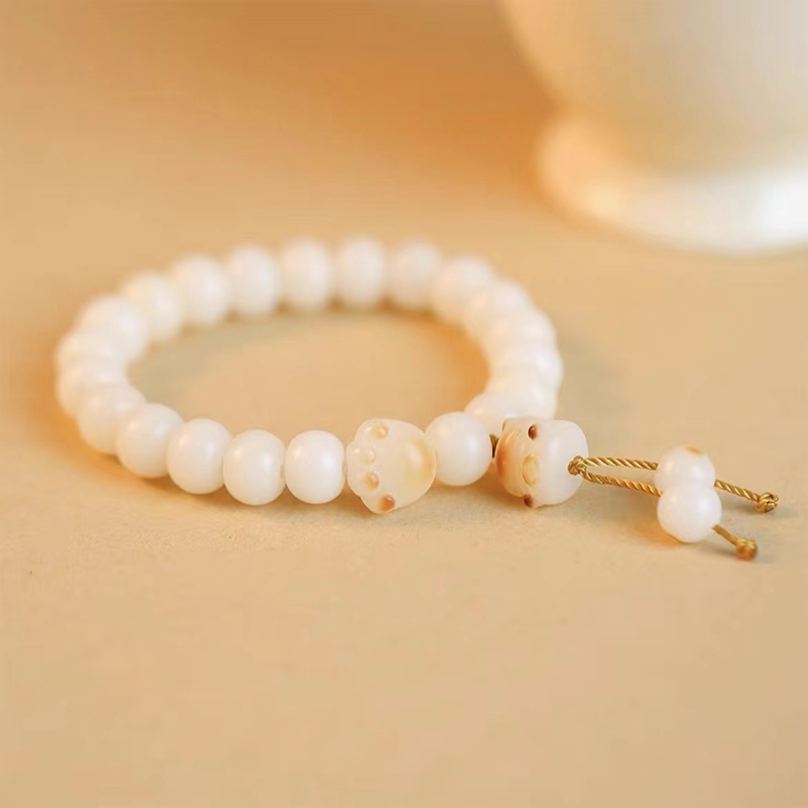 Charcoal-burned cat paw cat bracelet, female imitation white jade Bodhi seed, playful, soft Bodhi hand-held bracelet, live-streaming accessory pic 11