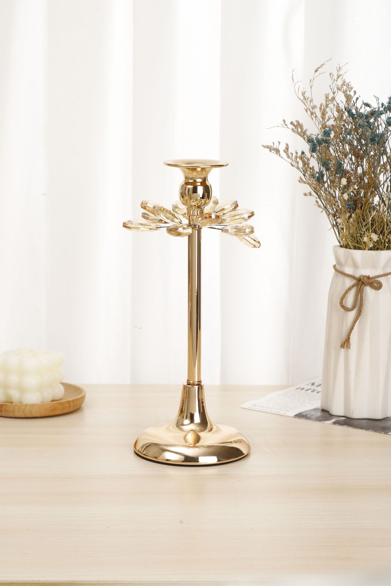 Factory direct sales of exquisite and creative flower-shaped metal ornaments for home, hotel, wedding and romantic candlestick displays pic 2