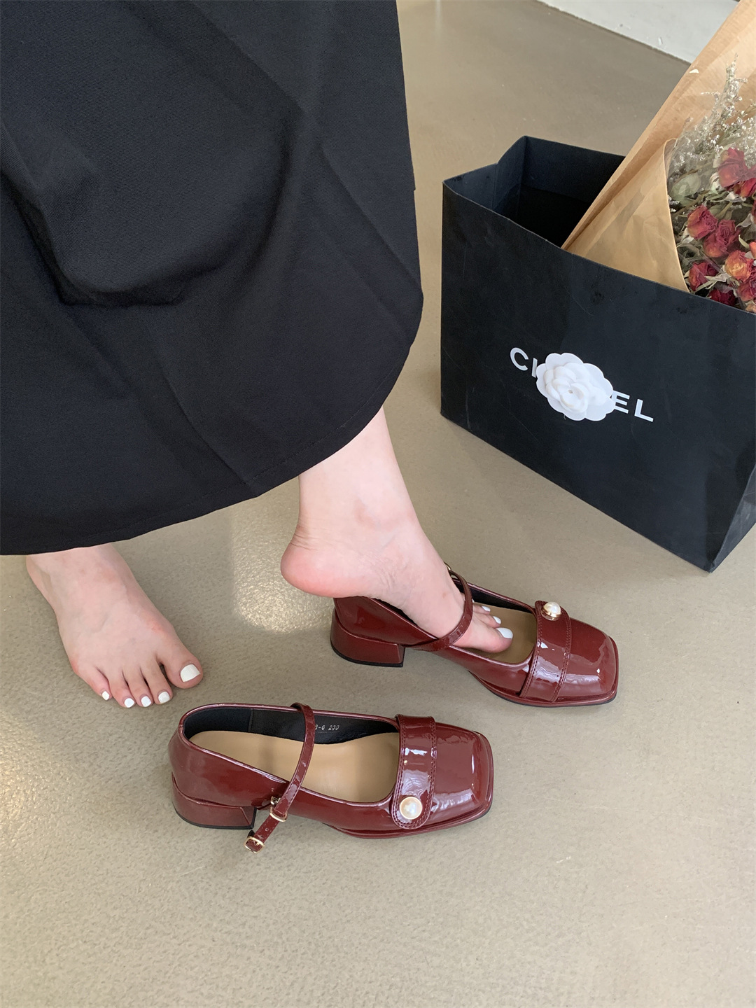 2023秋季新款时尚方头珍珠小香风纯色玛丽珍粗跟百搭时装单鞋女详情18