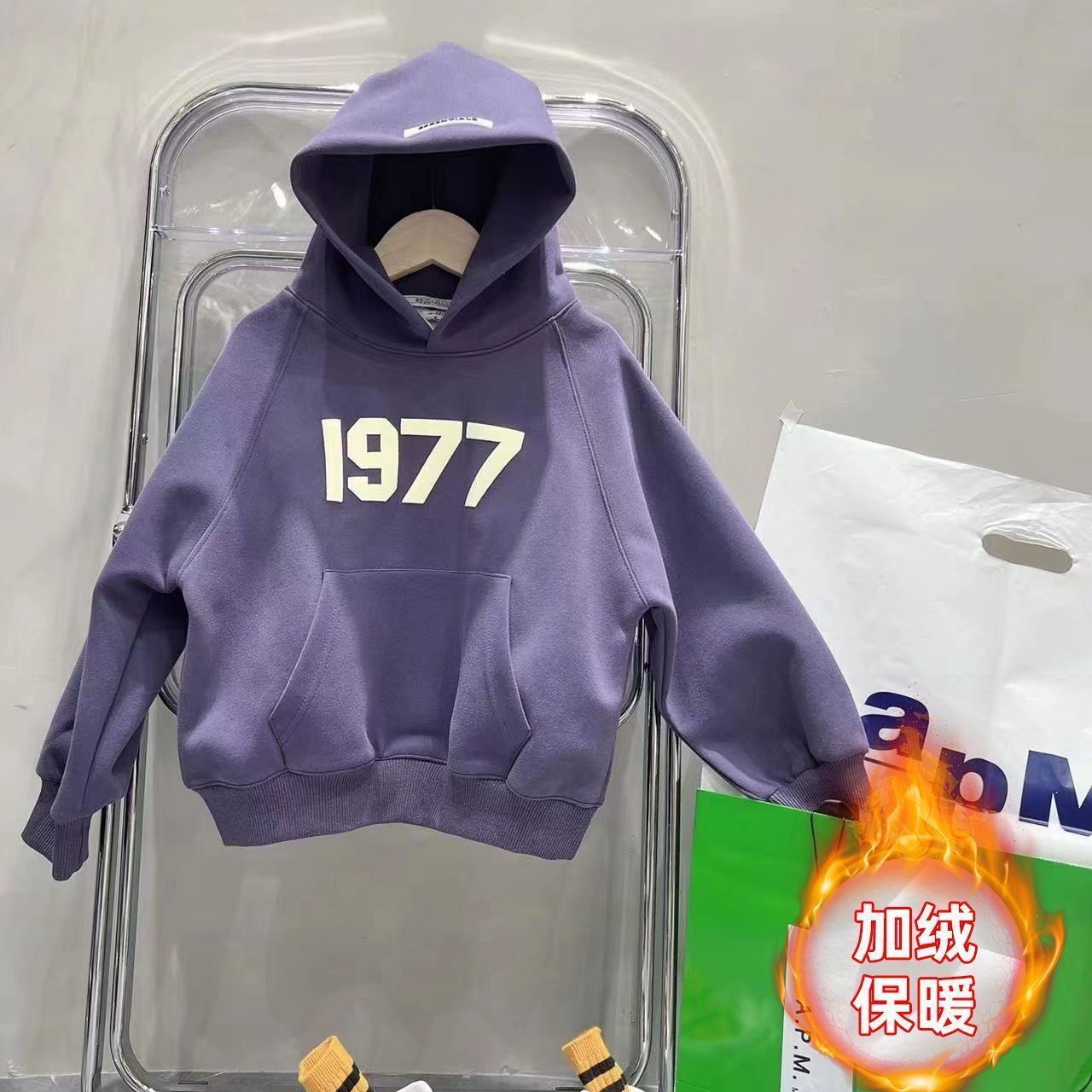 The new Korean-style hooded sweatshirt for boys and girls in autumn and winter 2024 is stylish and fashionable. It also features a thick top for children pic 7