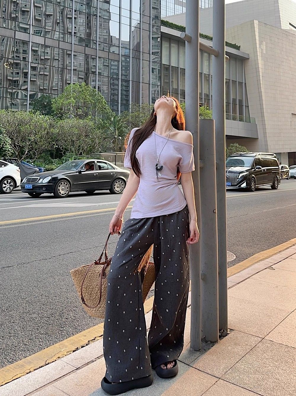 Korean casual design sense, niche and unique off-the-shoulder short-sleeved T-shirt for women, a chic summer waist-cinching and figure-hugging off-the-shoulder top pic 14