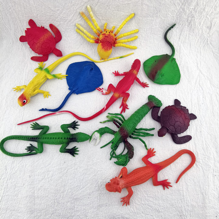 F1144 Crawling soft rubber animal mixed rubber fake snake pendant, street stall toy, scare toy, toy wholesale pic 3