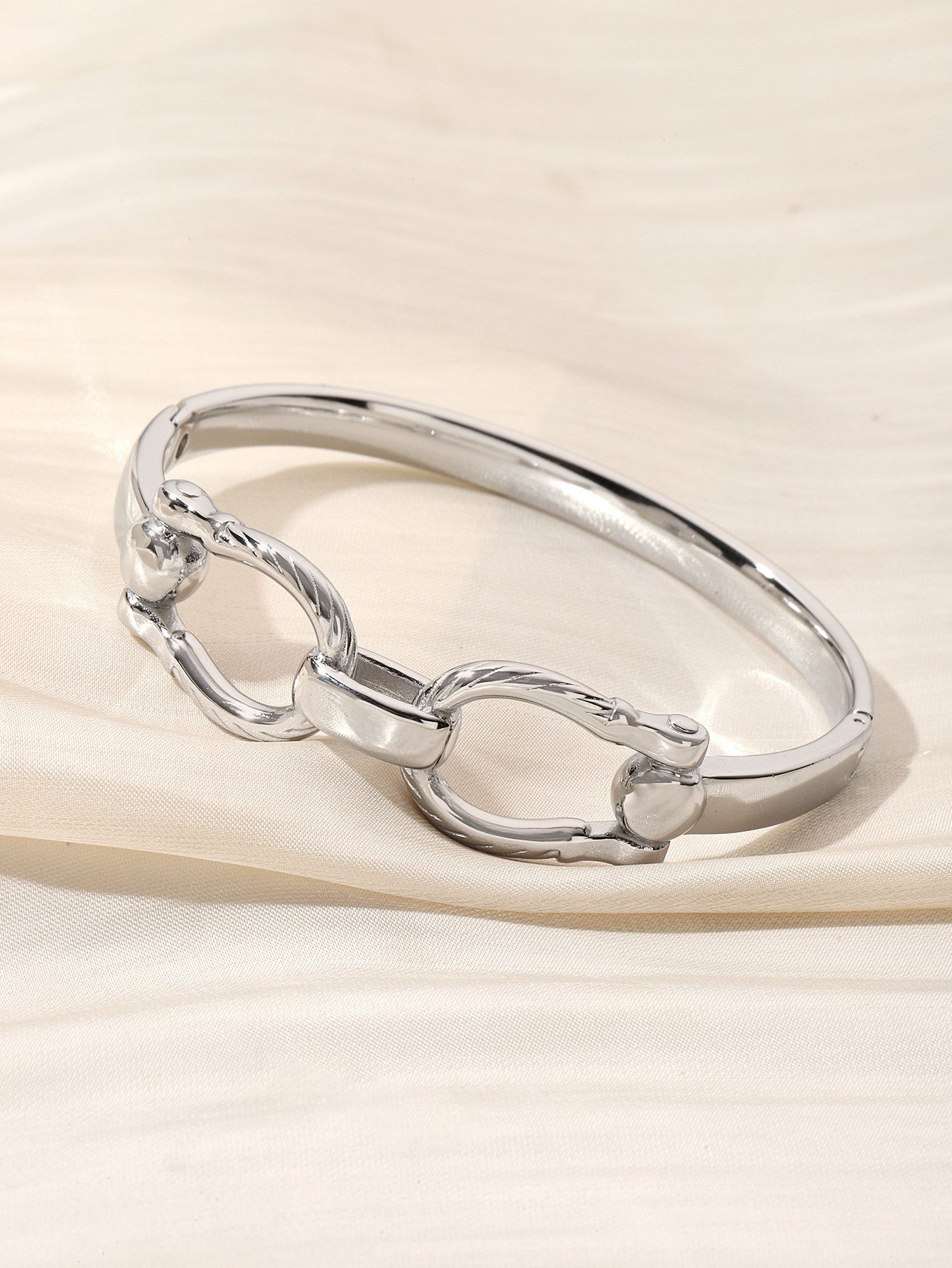Stainless steel bracelet, a fashionable and niche double-ring buckle bracelet for women, a new 18K gold-plated titanium steel bracelet on Instagram pic 11