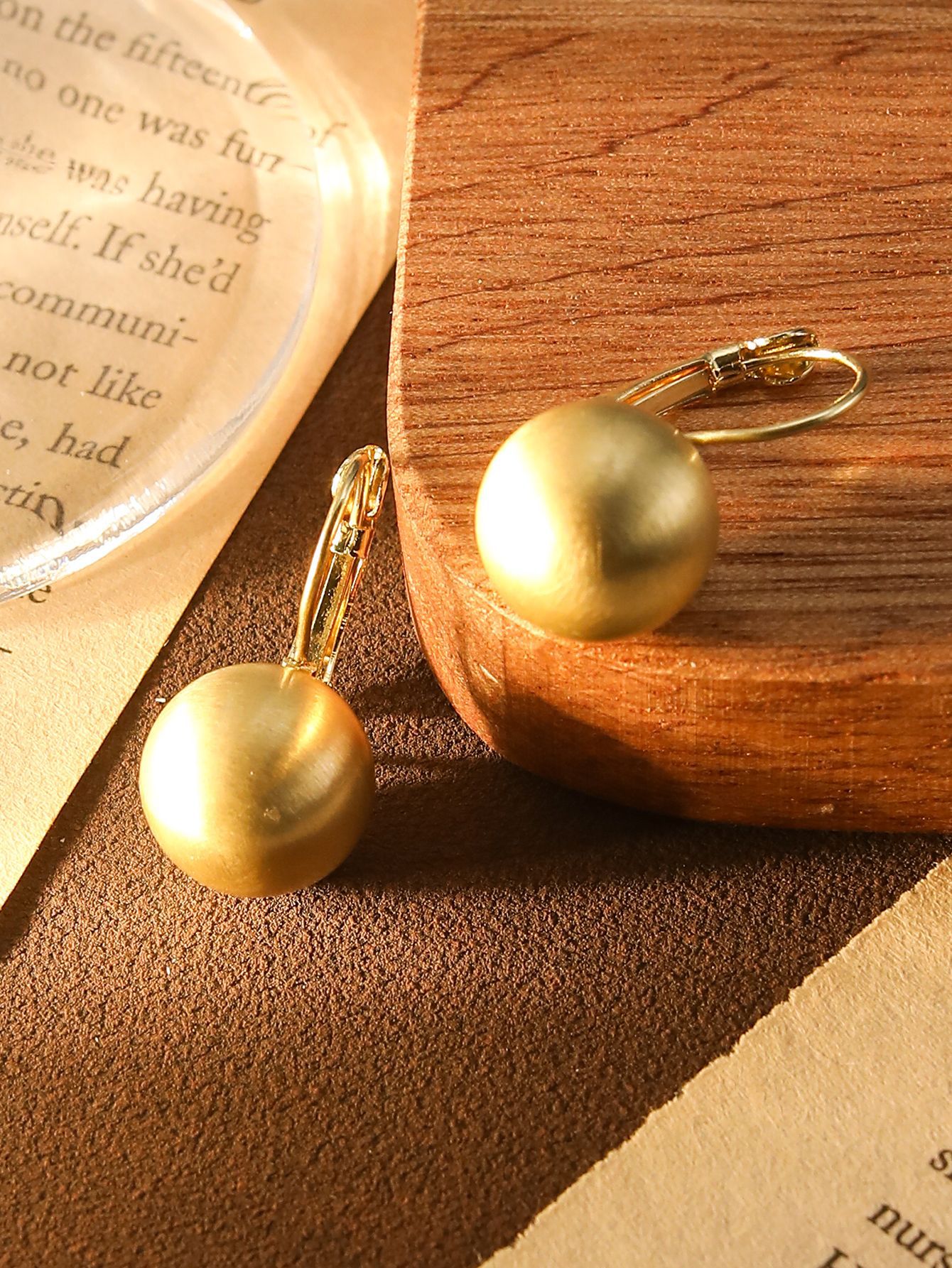 French matte brushed round earrings with a high-end touch and a cold, elegant style. The wind matte ear buckles are light luxury, fashionable and versatile earrings pic 9