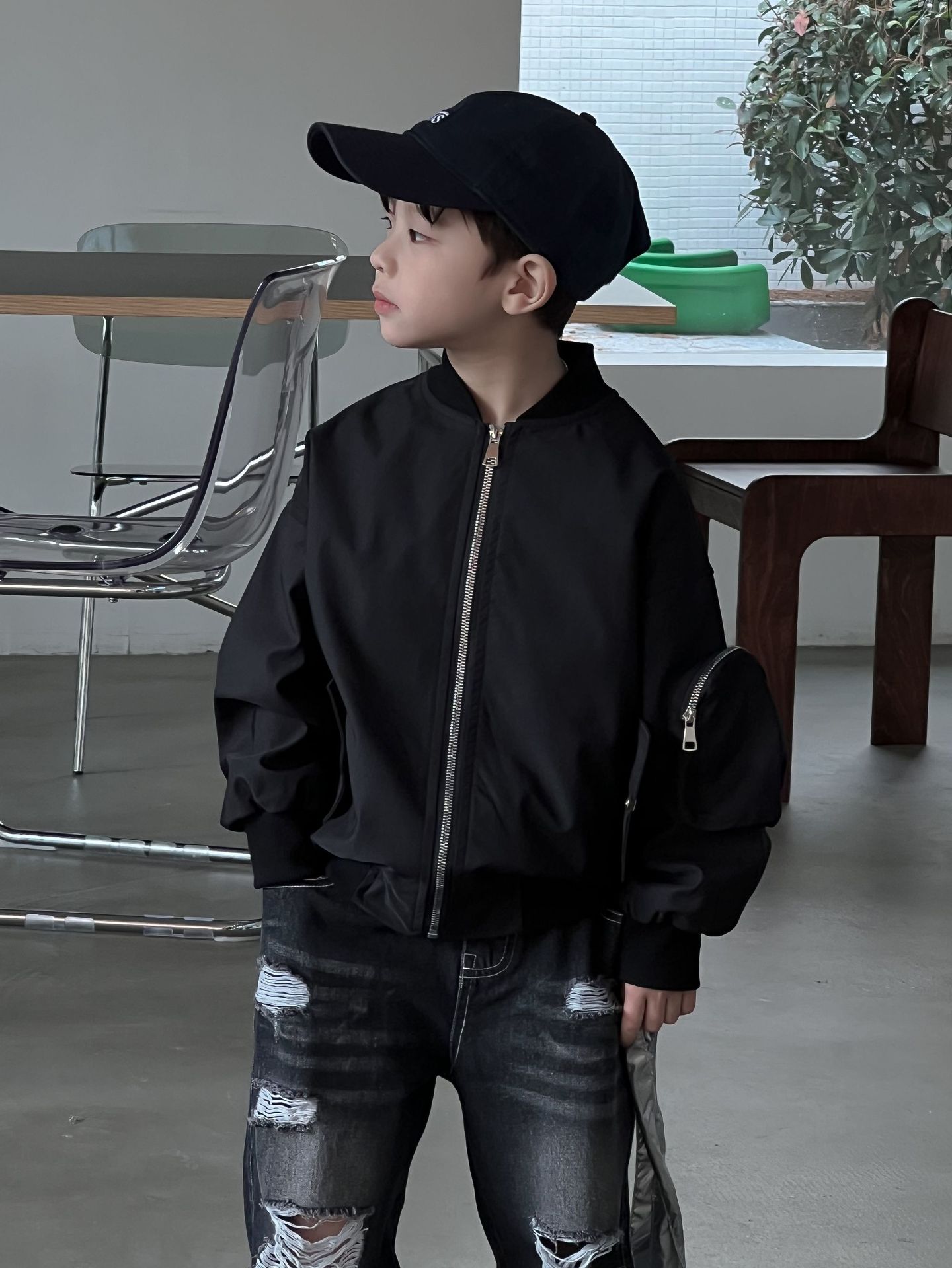 The new spring style of Korean children's clothing for small and medium-sized kids and boys, black round-neck zipper large pocket flight suit jacket, is trendy pic 29