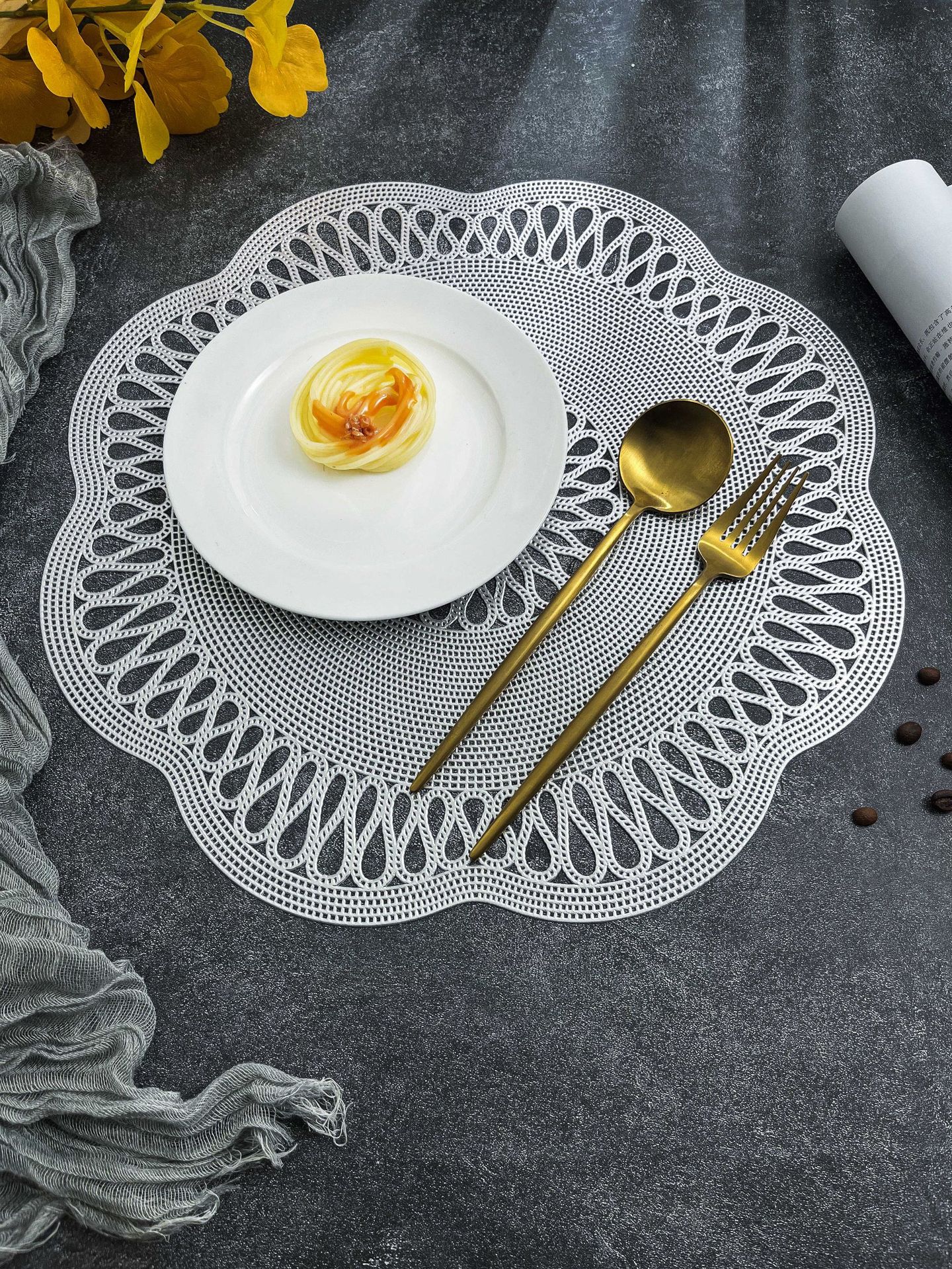 欧式复古镂空pvc花朵餐垫 防烫隔热垫简约轻奢风西餐垫家用餐桌垫详情8