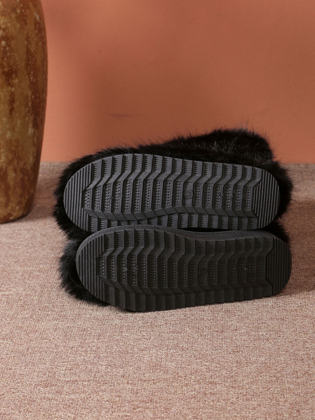 跨境新款毛毛靴子冬季保暖加绒雪地靴女大码中筒靴子44码外贸靴子详情47