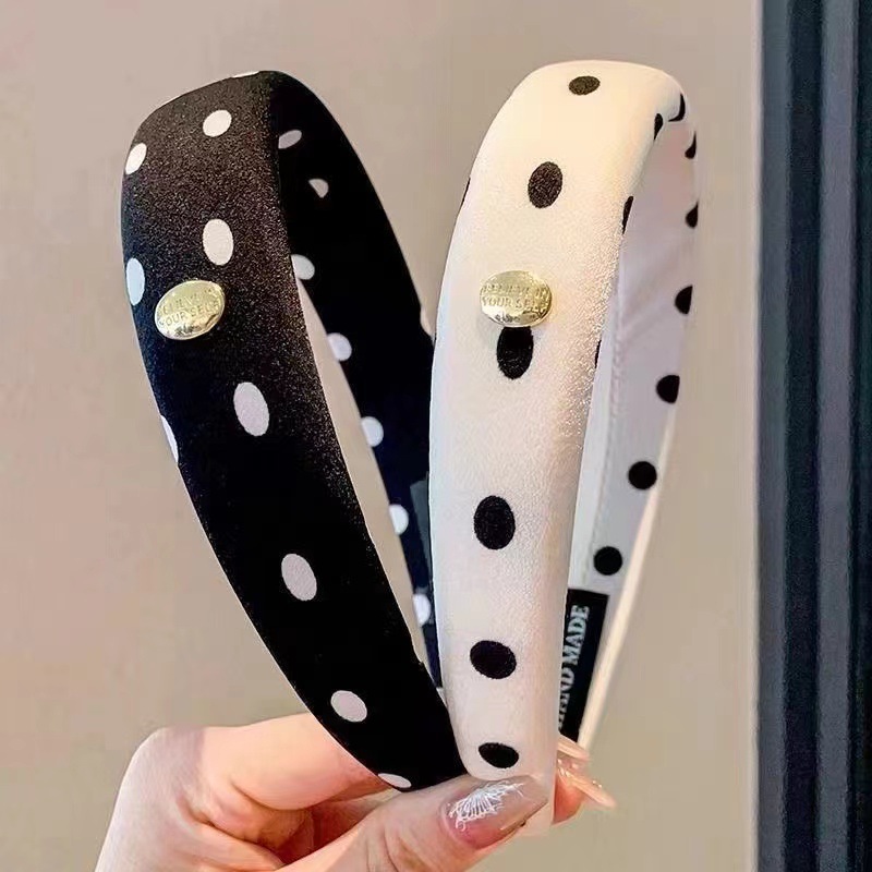A versatile polka dot chanel-style fashionable hair band for Internet celebrities, a light luxury hair accessory for women, a wide-brimmed and stylish Korean-style headband pic 4