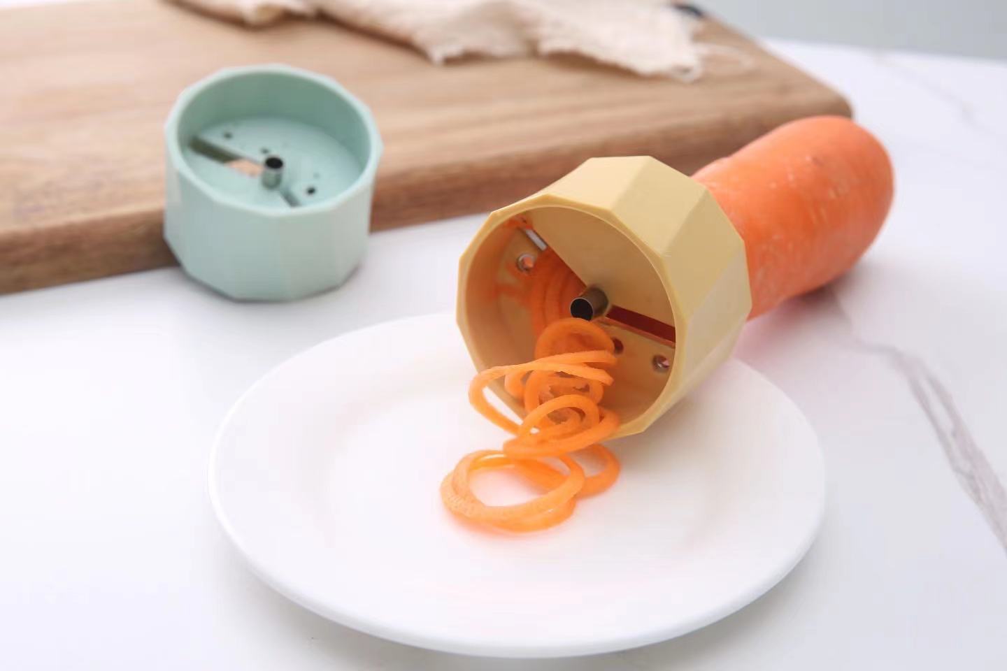 Two-in-one grater, cucumber and carrot grater, and vegetable cutter pic 7