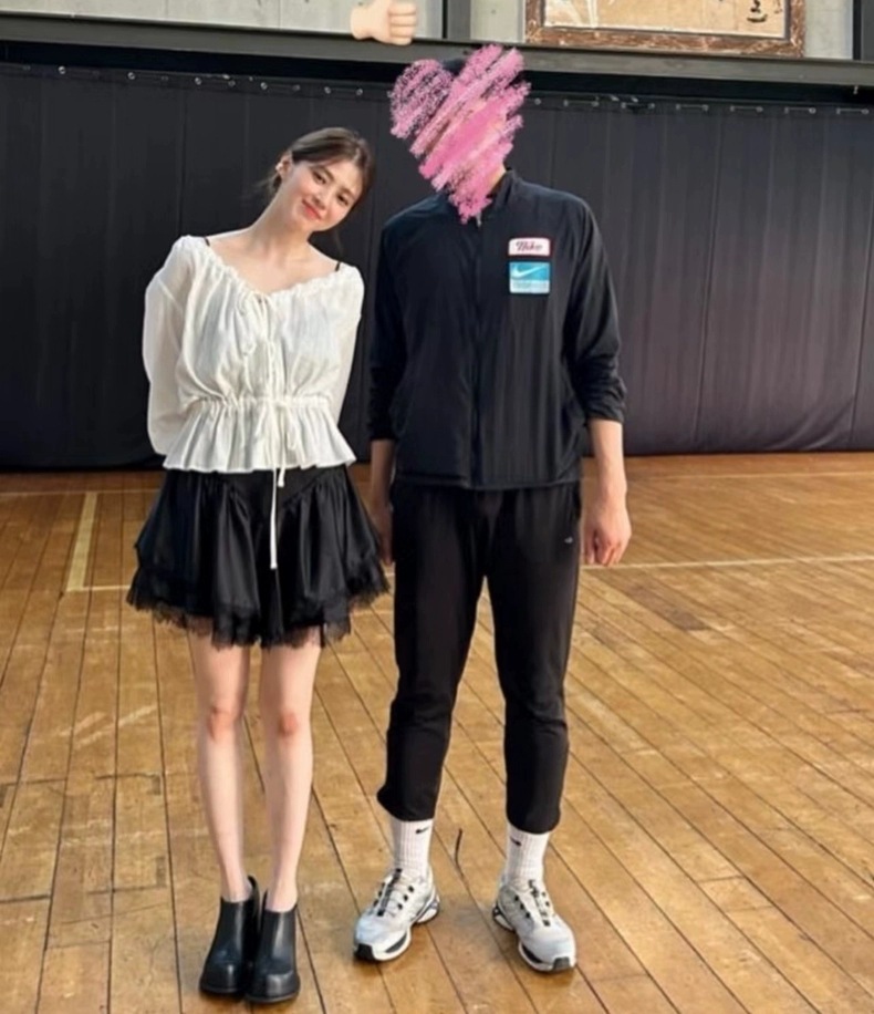 In-stock 2024 autumn new style, the same stylish bow tie drawstring shirt as Han So Hee from Dongdaemun, South Korea pic 25