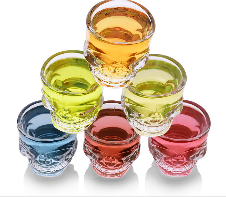 Skull-shaped small wine glasses pic 2