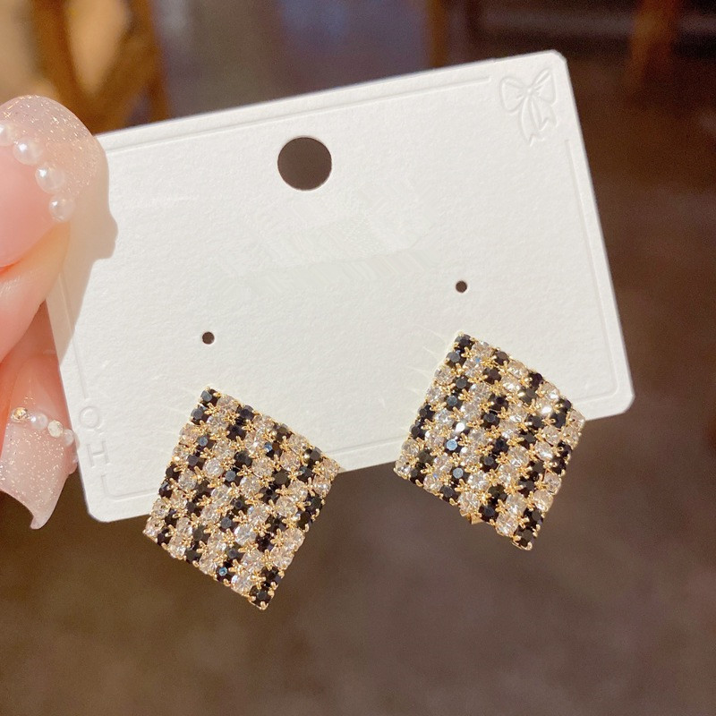 时尚简约耳饰人工锆石黑白色几何方块耳扣耳钉925针耳环详情5