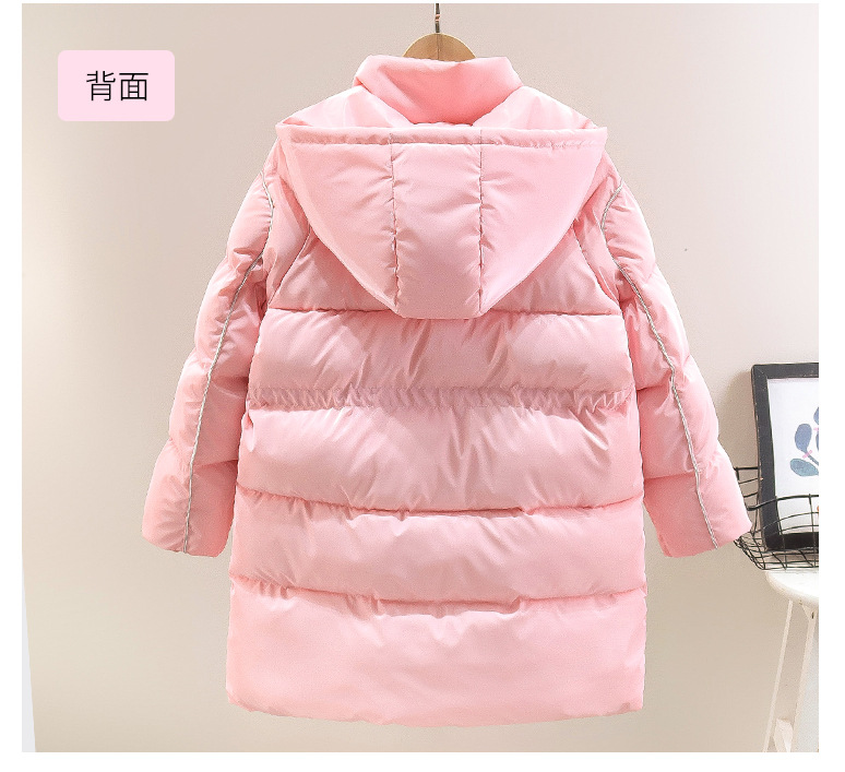 The new cotton-padded jacket for girls in 2023 features a longer winter design with a cinched waist and skirt. It is a plump and stylish cotton-padded jacket for children pic 39