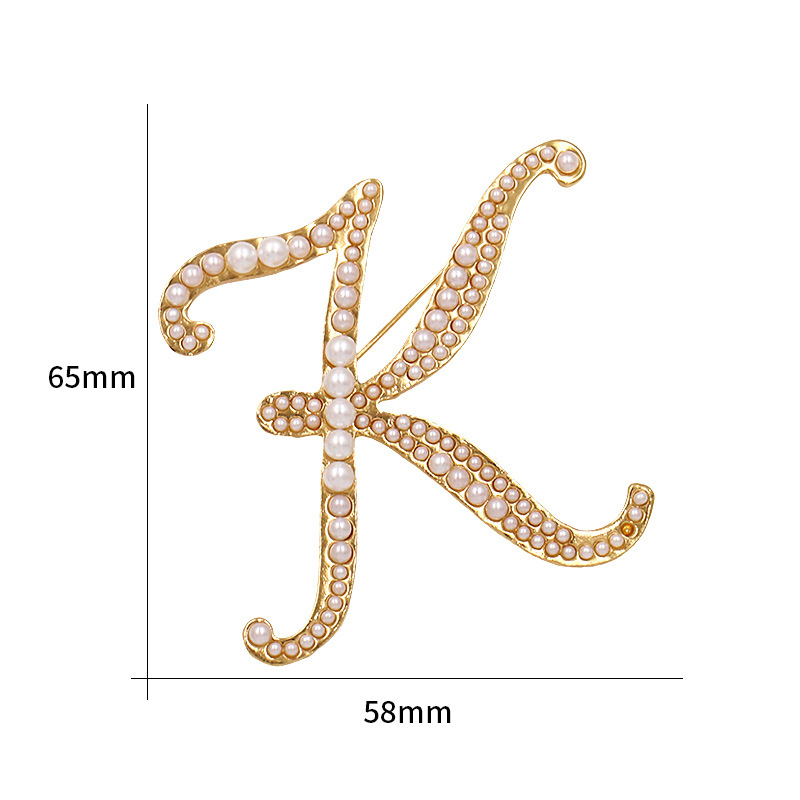 欧美时尚英文26个字母胸针 珍珠别针女胸花服饰配件饰品现货批发详情8
