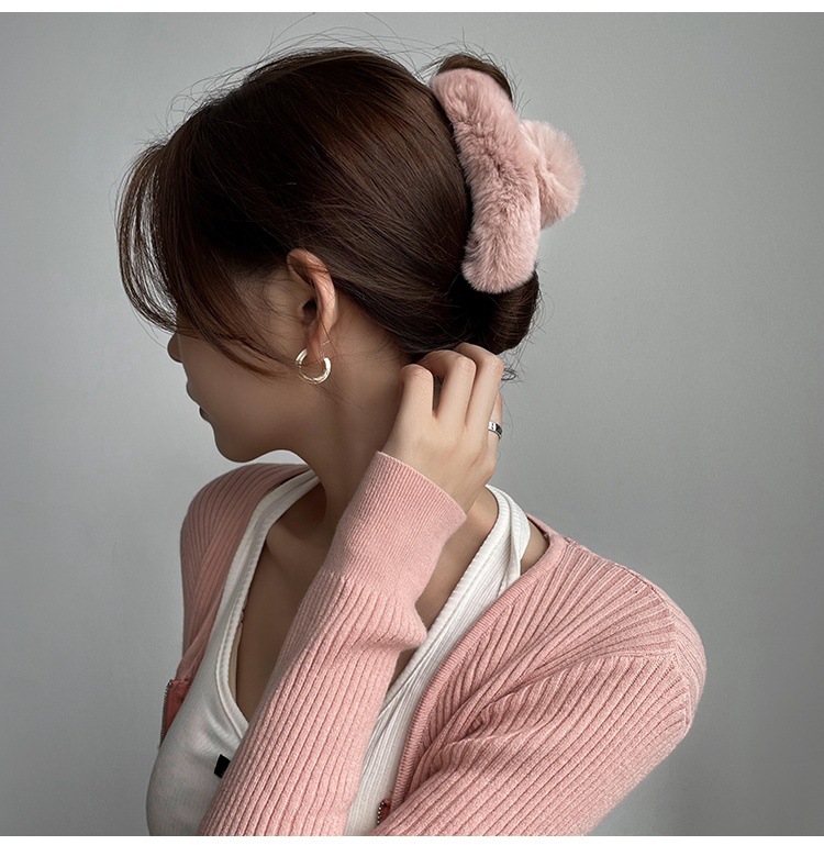 大号真獭兔毛抓夹韩国网红毛毛发夹可爱毛绒鲨鱼夹头饰后脑勺发抓详情7