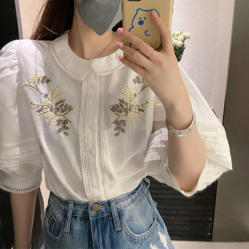 The new short-sleeved loose chiffon shirt for Spring and Summer 2022 is sweet and stylish, with floral embroidery. It can be sent by a professional for women pic 5
